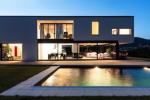 Polyester- oder Betonpool Ein Vergleich der beliebtesten Arten von Schwimmbädern